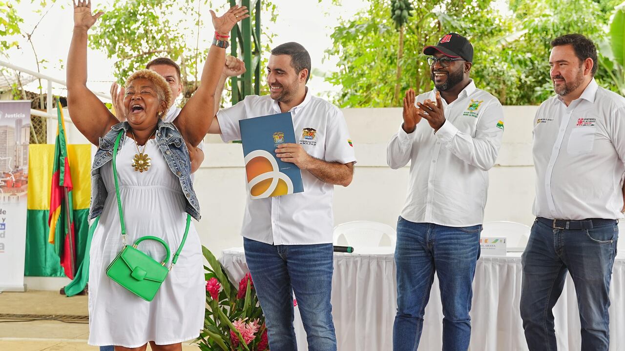 La entrega de títulos de vivienda en María La Baja, Bolívar.