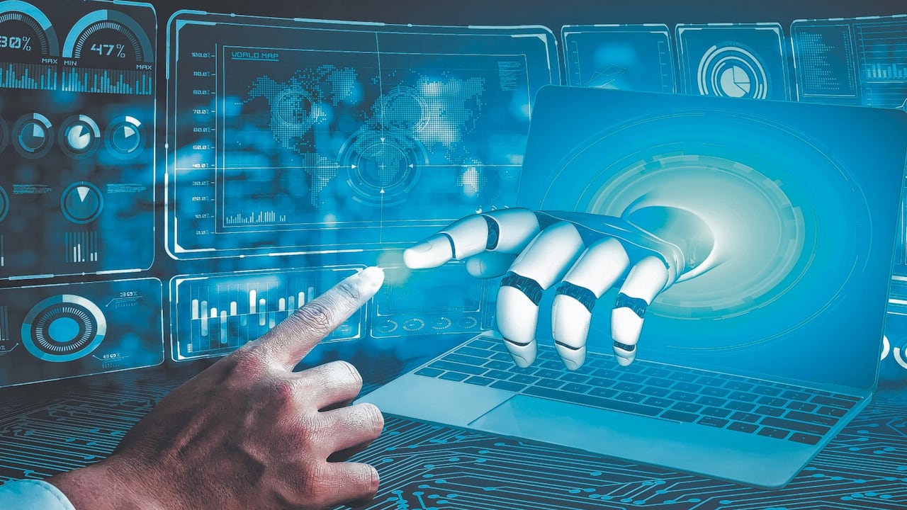 Es válido hacerse preguntas sobre la IA. Si Geoffrey Hinton, conocido como uno de los padres de la Inteligencia Artificial, renunció a su cargo en Google para advertir de sus preocupaciones, es porque algo está ocurriendo.