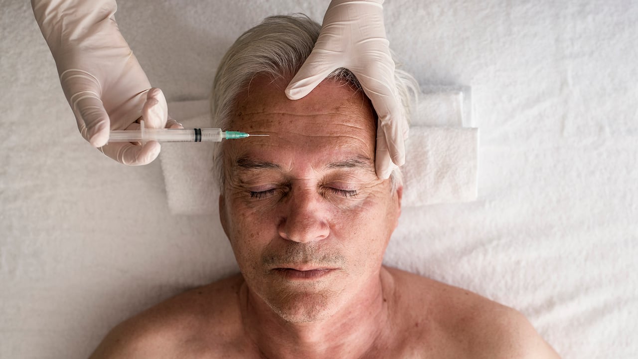 Las inyecciones de toxina botulínica no deben ponerse durante el embarazo, la lactancia o en pacientes con miastenia gravis.