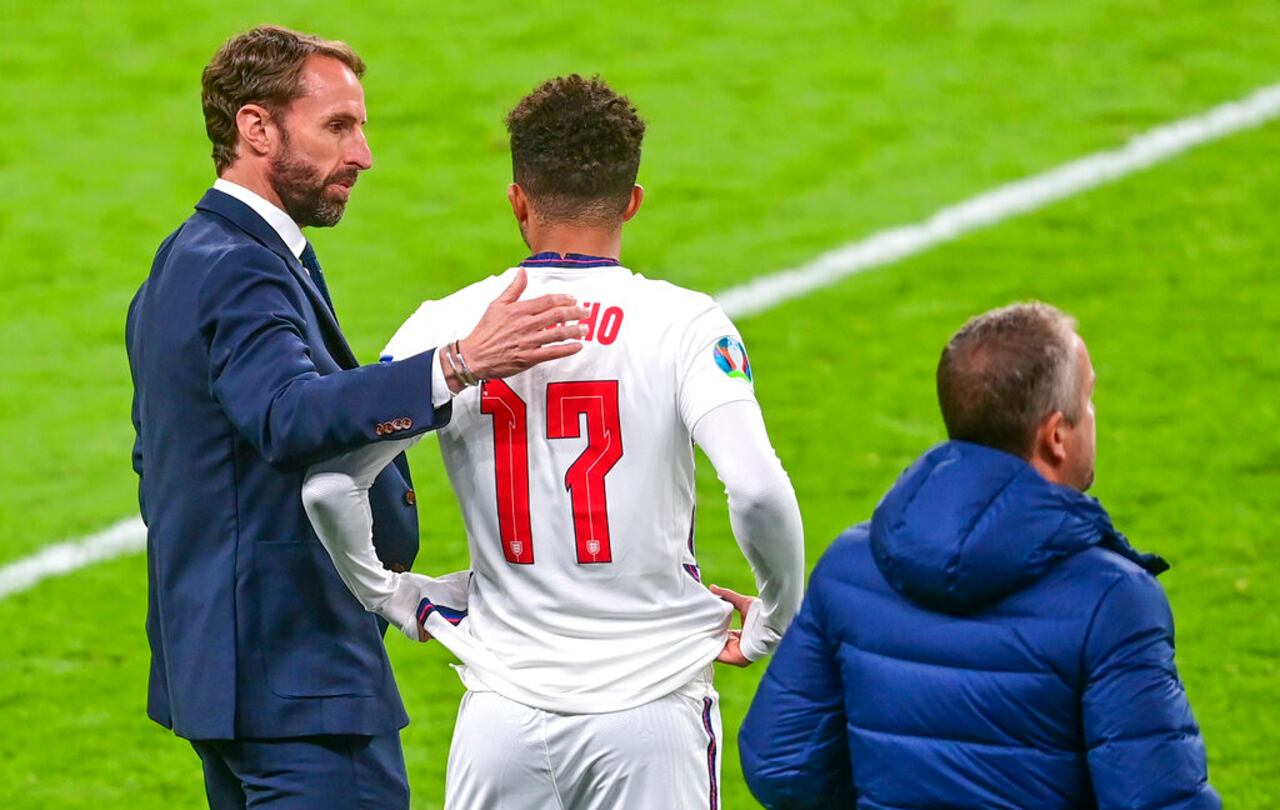 En la Eurocopa 2020, Sancho solo ha jugado unos minutos para su selección. Tenía contrato con el Borussia Dortmund hasta junio de 2023.