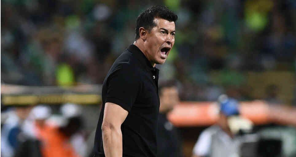 Almirón fue director técnico de Atlético Nacional en Colombia.