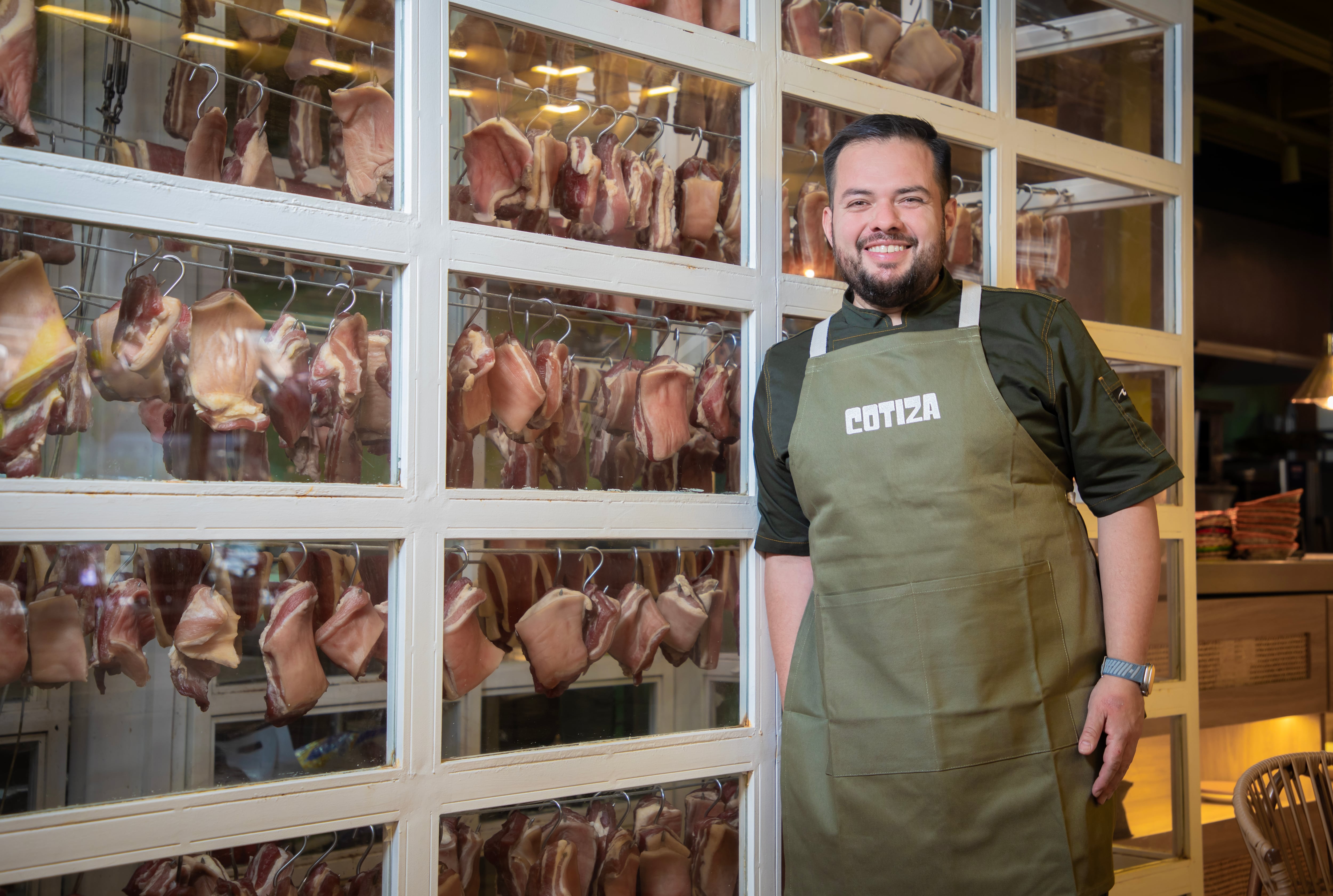 CARLOS IBAÑEZ, CHEF COLOMBIANO, PROPIETARIO RESTAURANTE COTIZA LONGANIZA.
MAYO 5 DE 2026.