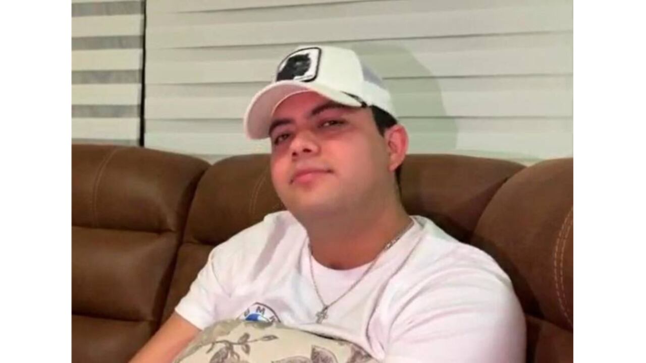 El artista mexicano de música popular, Alexis González, denunció ser víctima de los ladrones en Medellín.