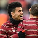 Luis Díaz con James Milner