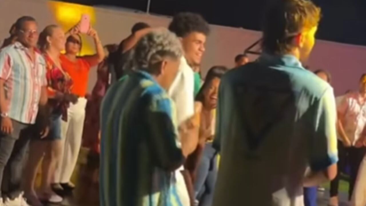 Luis Díaz bailando en Colombia.