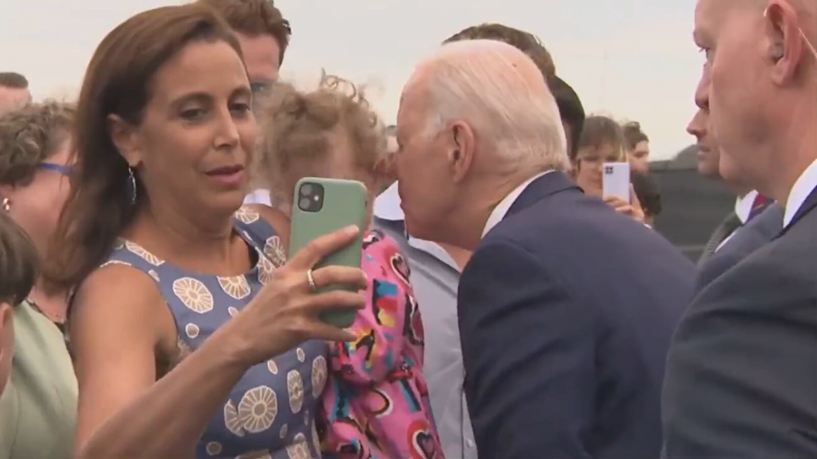 El escandaloso episodio ha sido desaprobado en redes sociales.