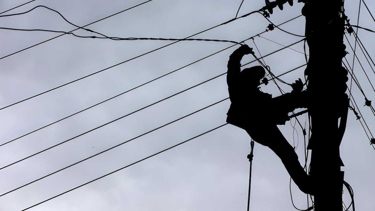 ETB denunció que bandas organizadas están robando los cables de cobres y fibra óptica de Internet.