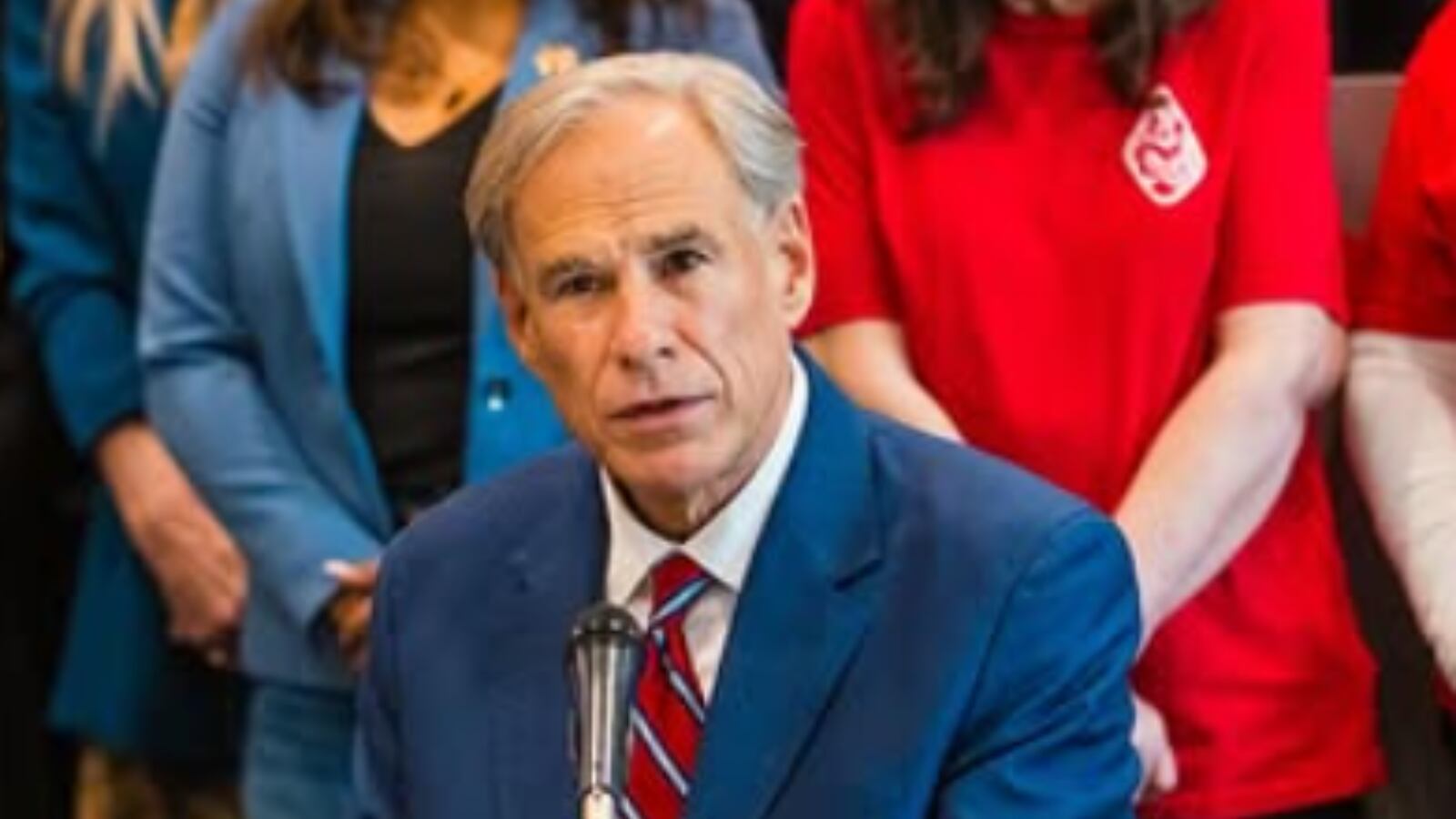 El gobernador Greg Abbott ha recurrido al apoyo del FBI
