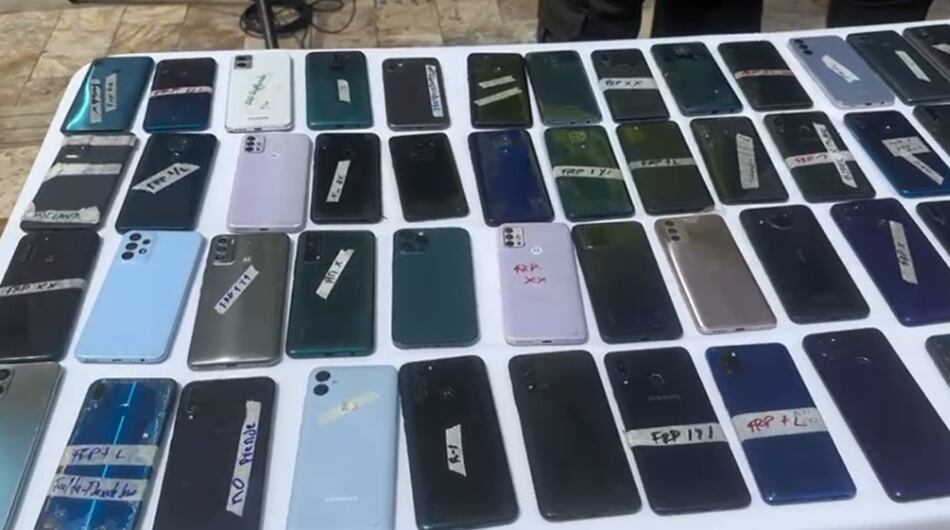 Celulares hallados en edificio de Bucaramanga.