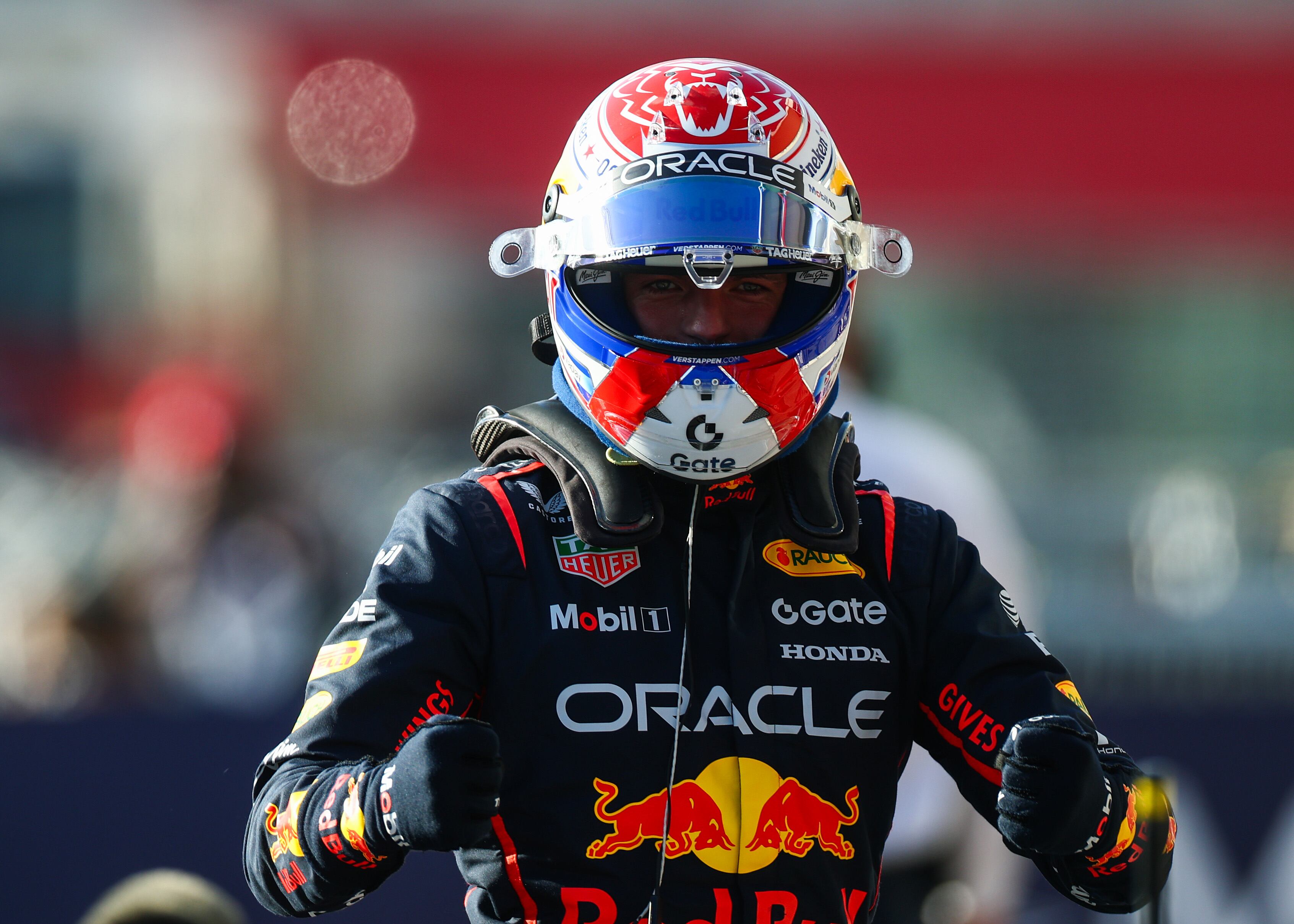 Max Verstappen celebró su primer lugar para la clasificación de la carrera que se correrá el domingo, 19 de octubre.