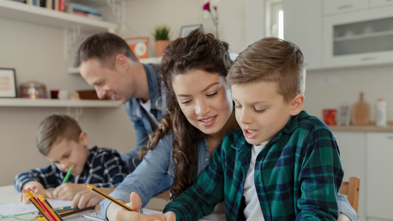 El rango de edad en el cual se genera la mayor cantidad de gastos para la familia está comprendido entre los 11 y 18 años de edad.