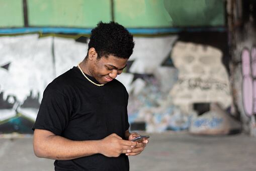 De acuerdo con el borrador del decreto, el objetivo de la norma que desarrolla la ley es abrir esta modalidad formativa a “toda la población” y “flexibilizar” el sistema para mejorar la empleabilidad y responder a las necesidades de determinados puestos de trabajo que tienen las empresas y que ahora no se cubren.