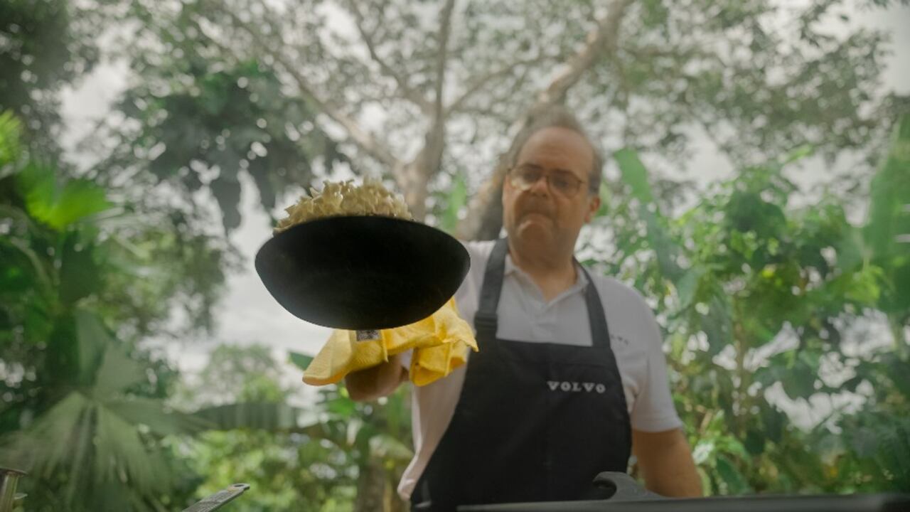 Harry Sasson llegó hasta las selvas del Putumayo para preparar paltos con palmitos de la región.