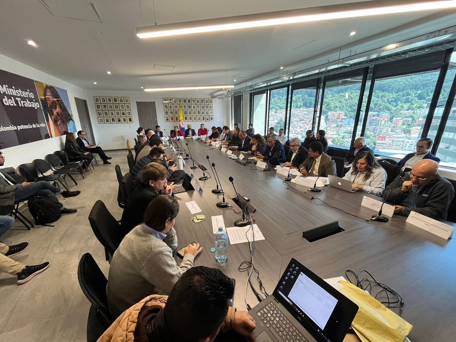 Inicia una semana clave para la concertación del incremento del salario mínimo en Colombia