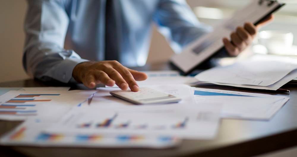 La Alcaldía sostiene que está corrigiendo un tratamiento tributario favorable de un sector con capacidad para pagar más.