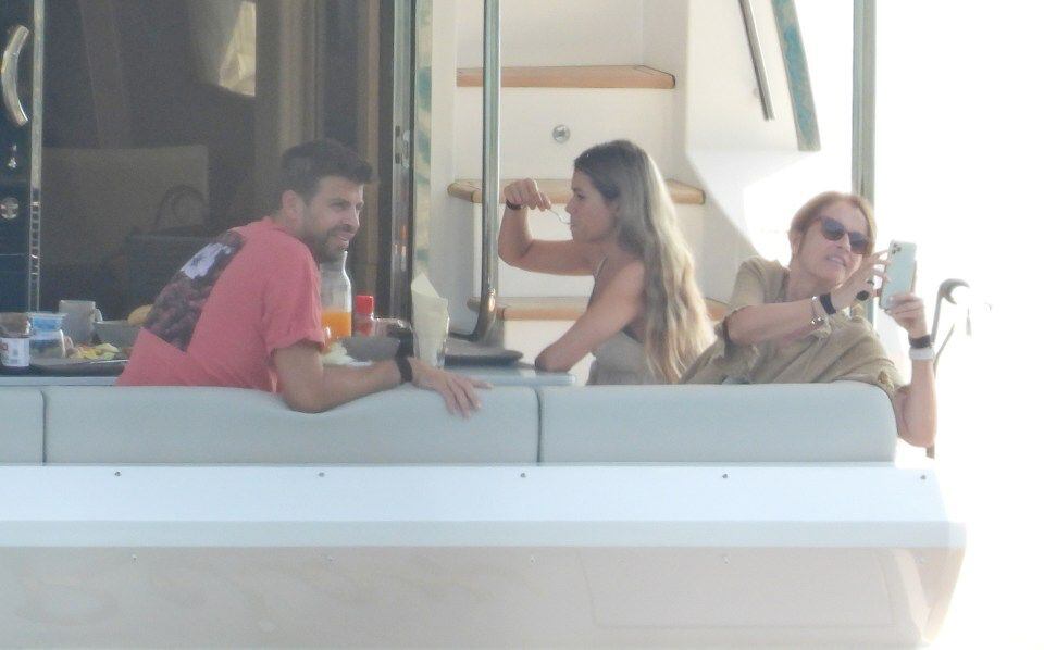 La familia Piqué-Bernabeu disfrutando de un yate en Croacia.