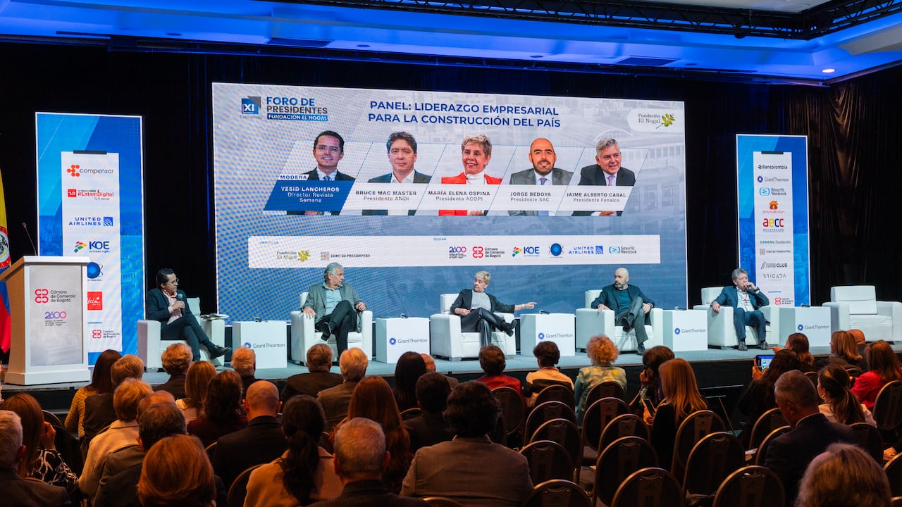 En el Foro de Presidentes organizado por la Fundación El Nogal, participaron Jaime Alberto Cabal, de Fenalco; María Elena Ospina, de Acopi, Jorge Enrique Bedoya, de la SAC, y Bruce Mac Master, de la Andi, en un panel moderado por Yesid Lancheros, director de SEMANA.