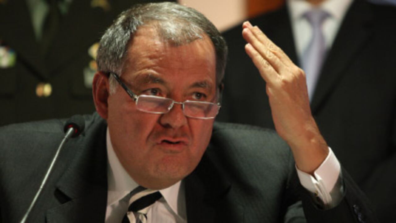 El procurador Alejandro Ordóñez mandó una carta al Consejo de la Judicatura en la que pide que se notifique a los jueces del país que deben revelar a la Fiscalía y a la Procuraduría la identidad de las niñas o mujeres que piden abortar vía tutela. Si se llega a ratificar el pedido del procurador, las mujeres corren el riesgo de ser perseguidas penalmente.