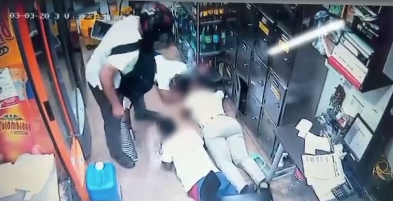 Exempleado de un restaurante en Cali regresó armado, amordazó a sus excompañeros y robó más de $7 millones.