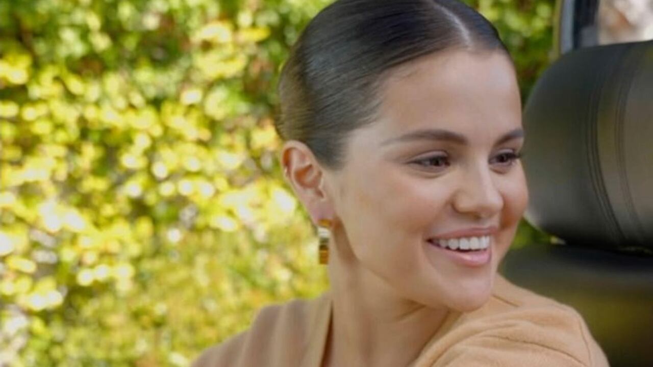 Selena Gómez se dejó ver sin una gota de maquillaje.