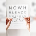 Expertos indican que los errores de refracción, hipermetropía, miopía y astigmatismo provocan la visión borrosa. Foto: Getty Images.