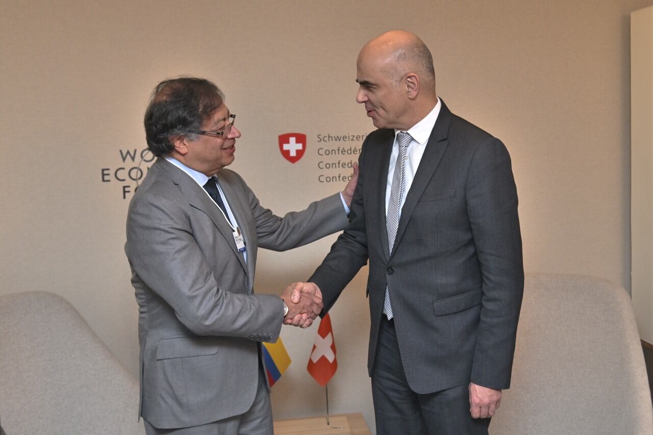 El encuentro se llevó a cabo en el Foro Económico Mundial que se lleva a cabo en Davos, Suiza.