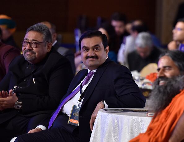 El magnate indio Gautam Adani, fundador de Adani Group, desbancó a Bill Gates y ahora es el cuarto hombre más rico del mundo.