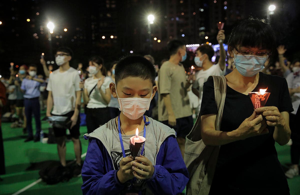 En la massacre de Tiananmen también se arrestó a cientos de personas, la prensa extranjera fue expulsada del país y se controló estrictamente la cobertura de los sucesos a nivel nacional. (AP Photo/Kin Cheung)