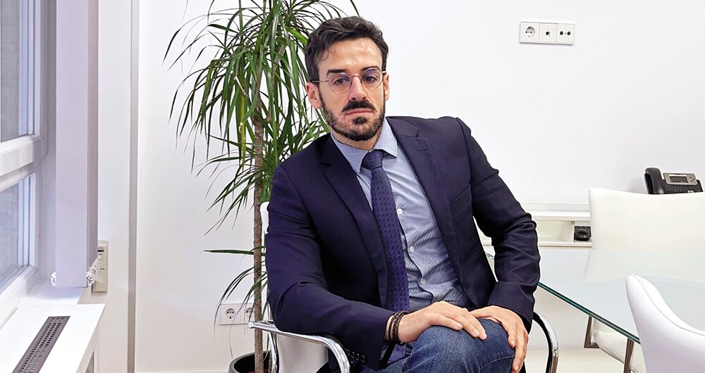 La defensa de Assange asegura que fue torturado en Belmarsh, una prisión británica, donde se le mantiene aislado 23 horas al día.