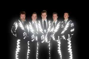 The Hives regresan este verano con su primer álbum de estudio en más de una década, 'The Death Of Randy Fitzsimmons', que saldrá el 11 de agosto de 2023. Ya se puede gozar del impresionante secillo "Bogus Operandi", el contundente tema que abre el álbum.