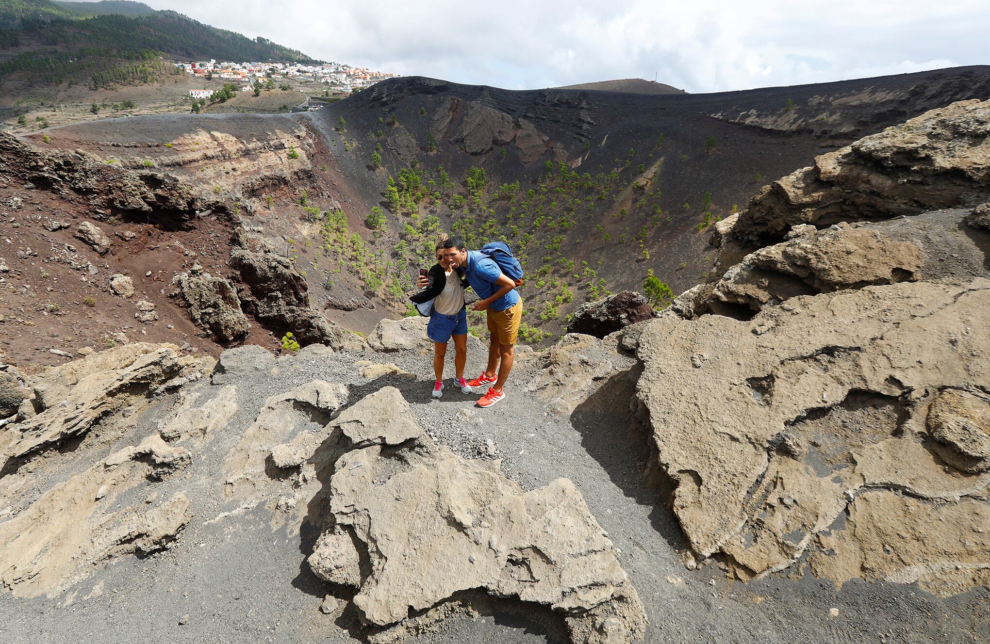 En Imágenes erupción de volcán en la isla canaria de La Palma, España