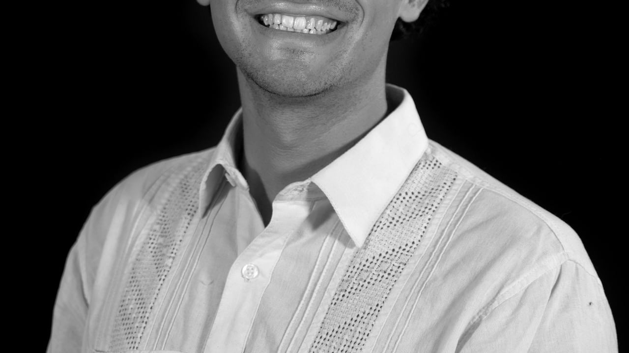 El colombiano Sergio Daniel Hernández, egresado de la Universidad de los Andes, hizo parte del estudio que le devolvió la movilidad a tres pacientes cuadripléjicos.