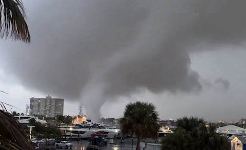 Tornado atravesando Fort Lauderdale, Florida