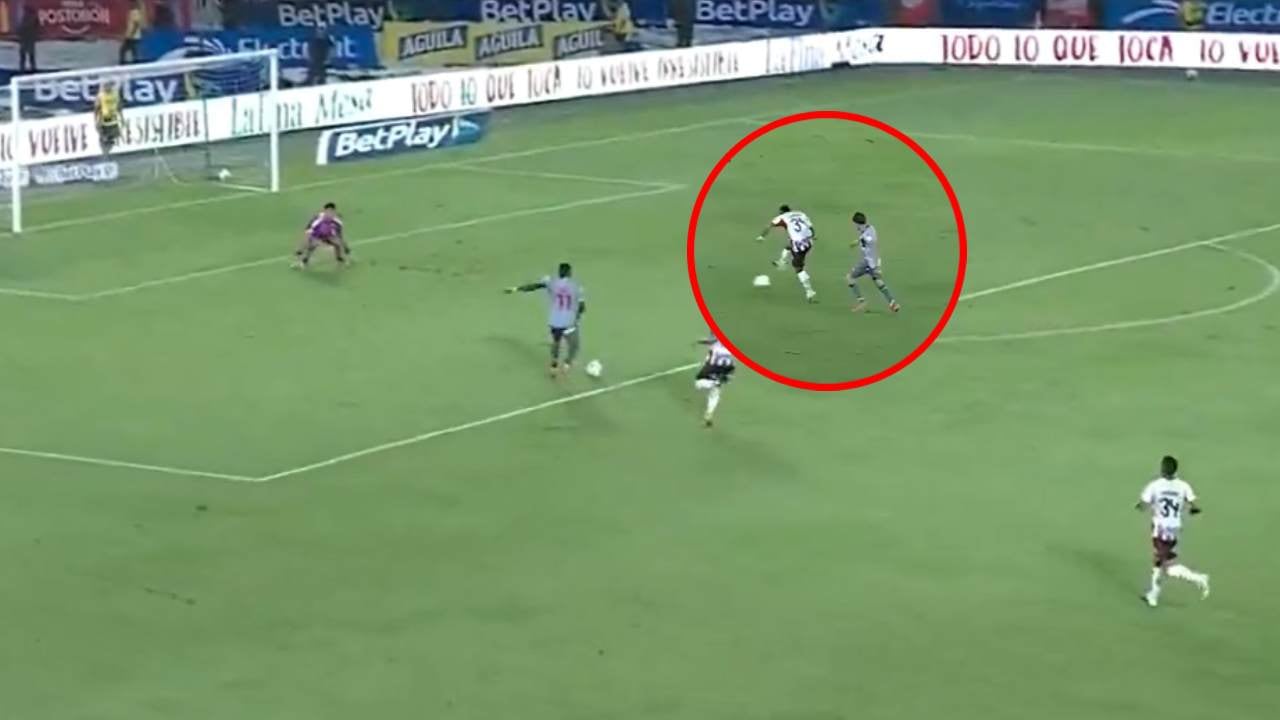 Momento exacto del blooper de Guerrero y el remate de Hugo Rodallega.