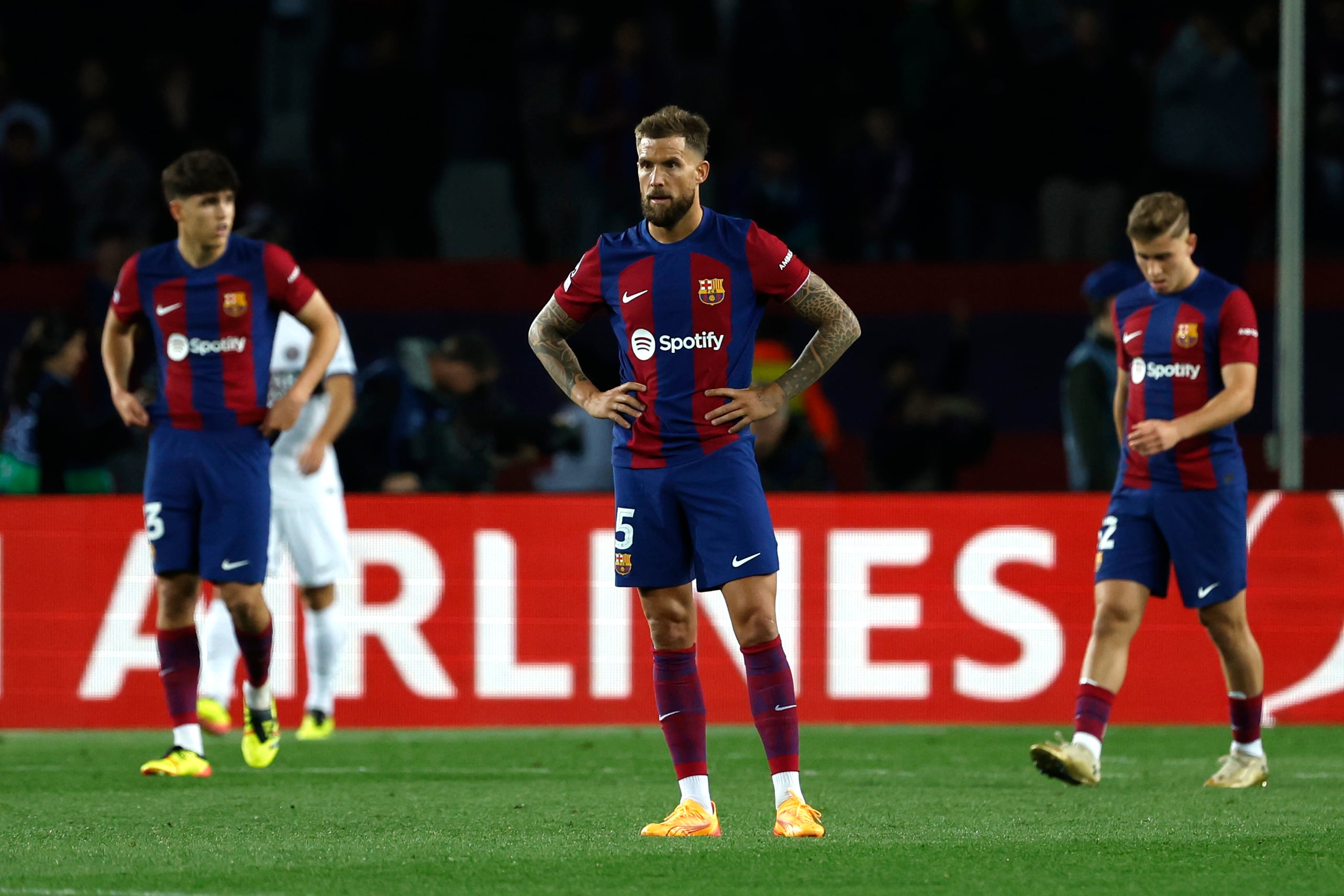 Íñigo Martínez del Barcelona reacciona durante el partido de vuelta de los cuartos de final de la Liga de Campeones entre Barcelona y Paris Saint-Germain en el estadio Olimpic Lluis Companys en Barcelona, España, el martes 16 de abril de 2024. (Foto AP/Joan Monfort)