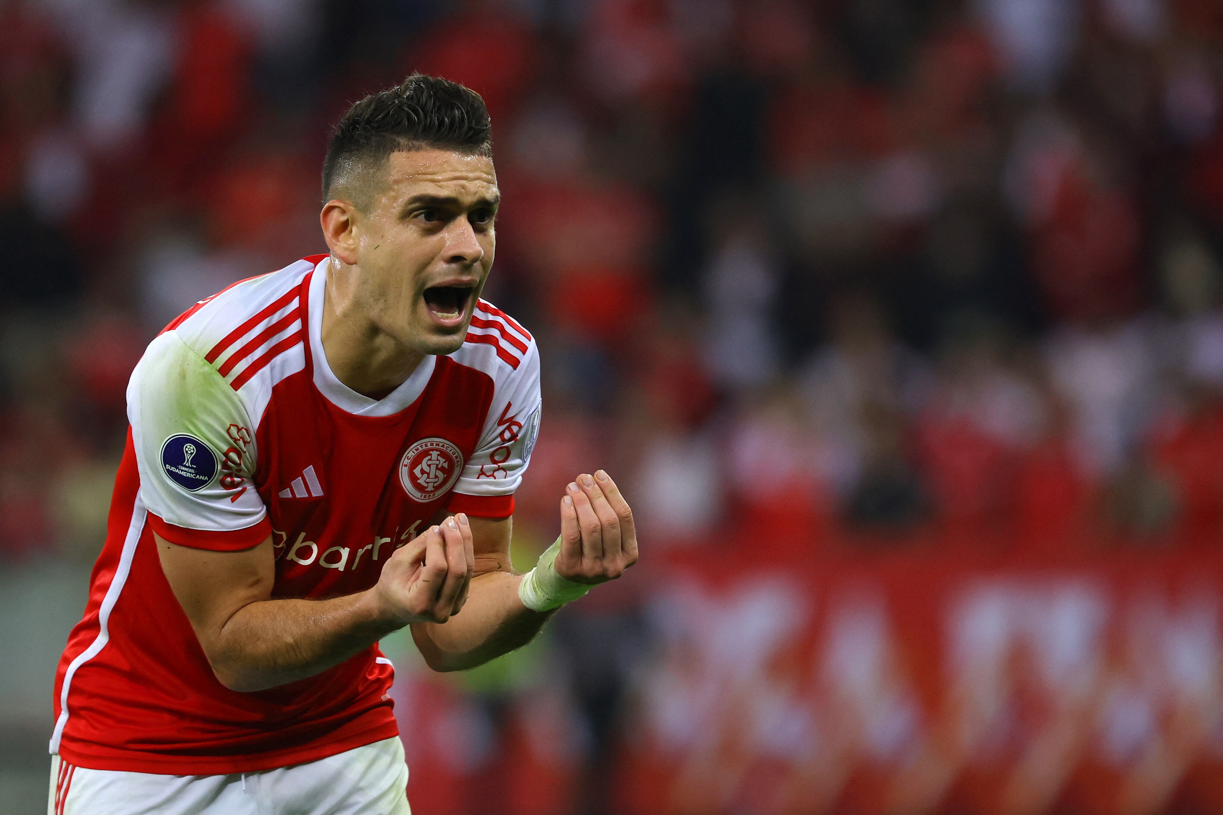 Delantero colombiano de Internacional de Porto Alegre de Brasil, Rafael Santos Borré.