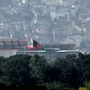 La bandera afgana ondea en el palacio presidencial de Kabul, Afganistán, el 17 de agosto de 2021. (AP Foto / Rahmat Gul)