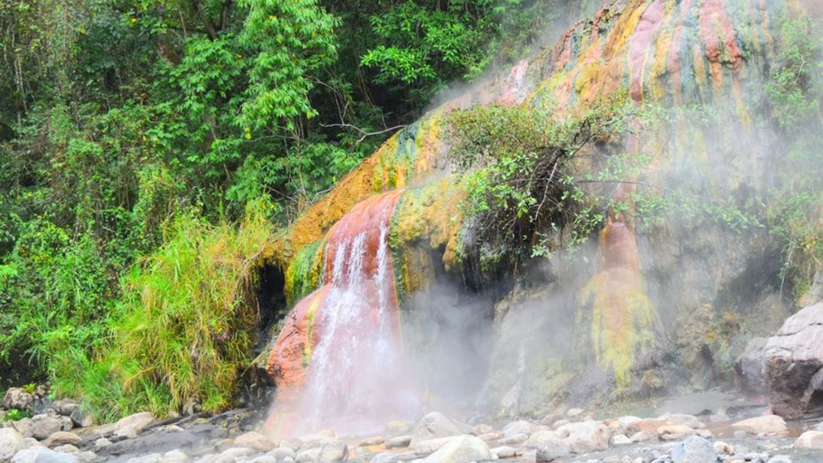 El municipio de Colombia en el que se encuentra la cascada termal más alta del país; queda a solo tres horas de Bogotá