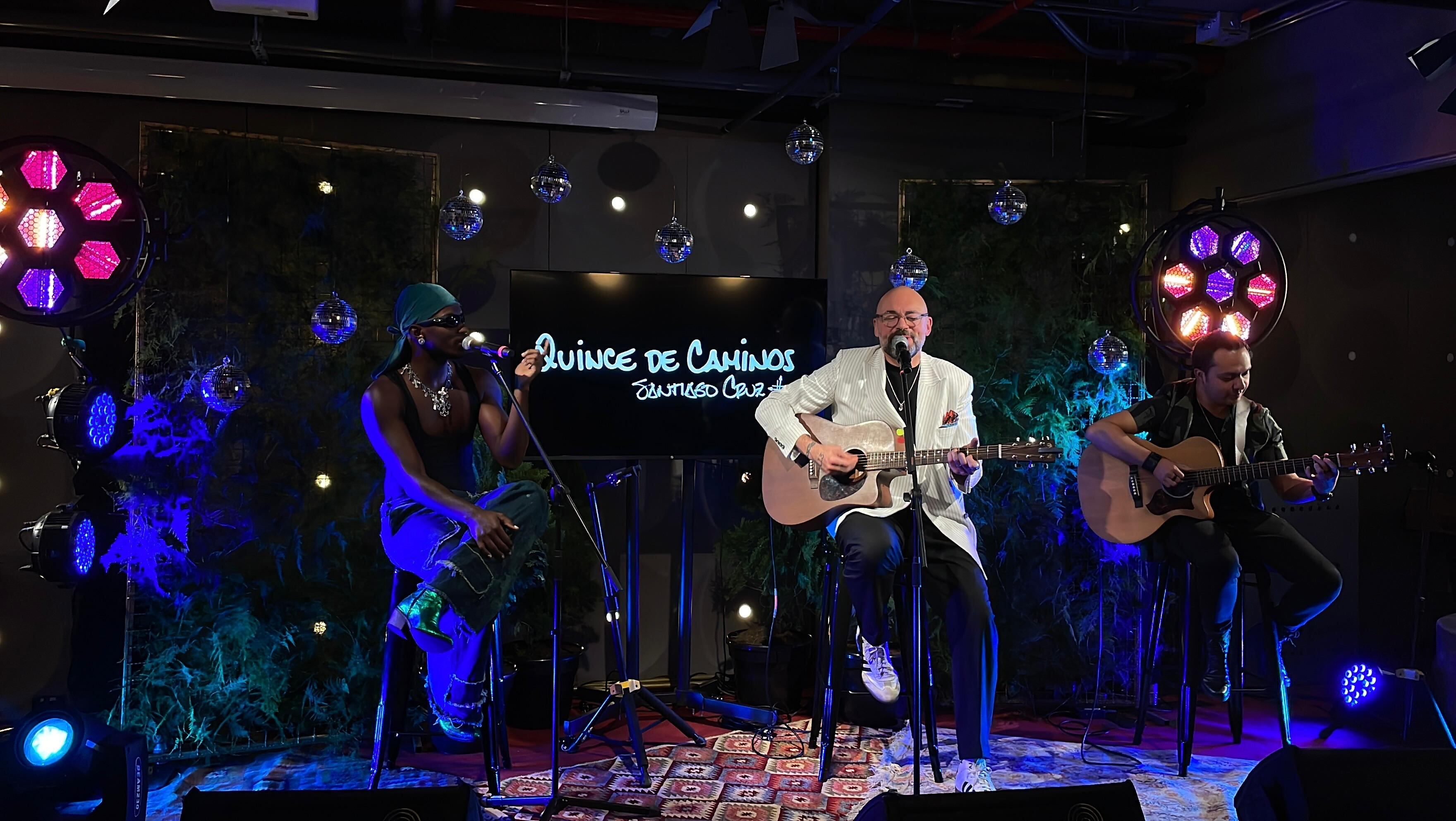 Santiago Cruz y Junior Zamora en el lanzamiento de 6:00 a. m. (Versión 2025)