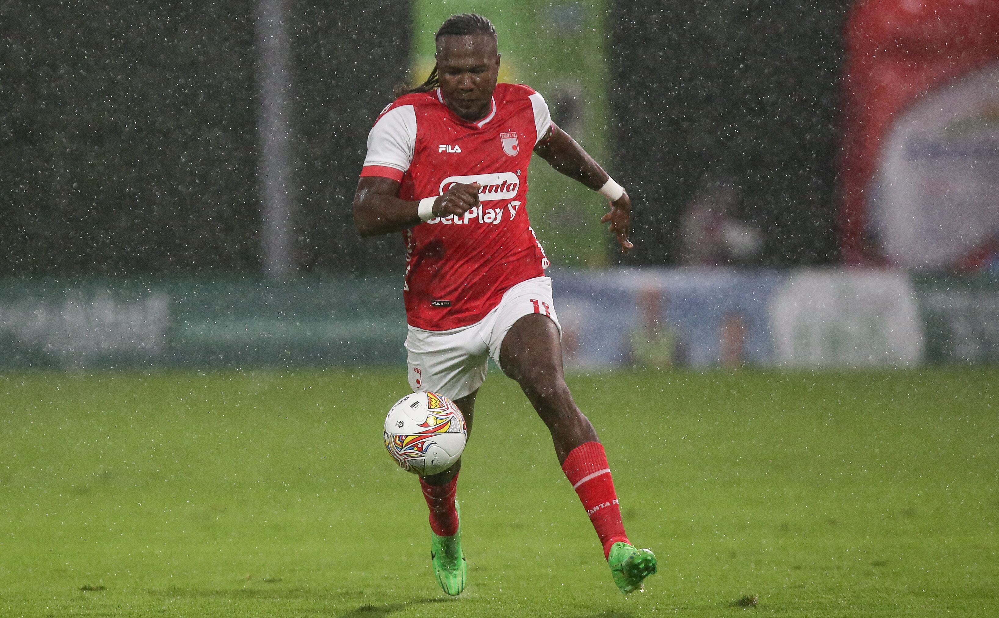 Bogotá. Mayo 12 de 2024. Independiente Santa Fe enfrenta a la Equidad, por encuentro válido de Cuadrangulares  Liga BetPlay I 2024 de la fecha 2, en el estadio Metropolitano de Techo. (Colprensa - Catalina Olaya )