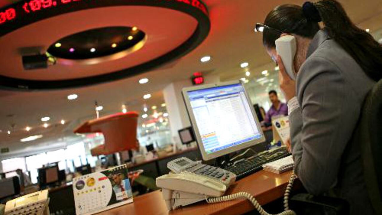 Dentro de los hechos investigados que motivan la sanción, la Sociedad Comisionista de Bolsa Alianza Valores excedió los límites para la celebración de operaciones simultáneas por cuenta de un mismo tercero.