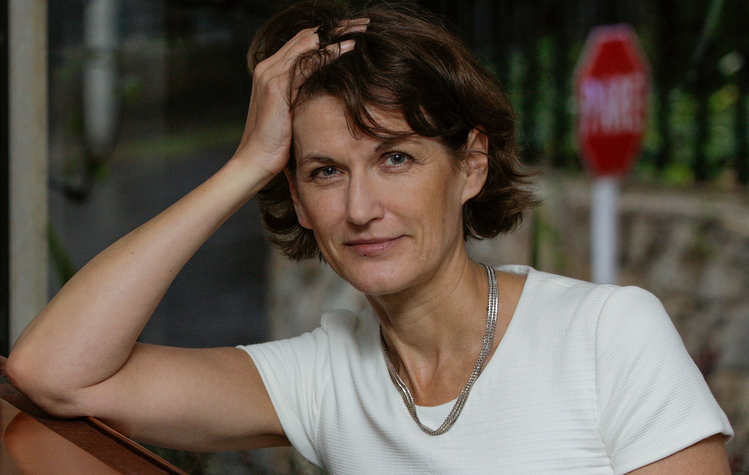 Janne Teller, novelista danesa, posa durante una entrevista en Bogotá, en 2016. Lanzaba su libro 'Guerra', editado por Planeta. Foto: Carlos Julio Martínez / SEMANA