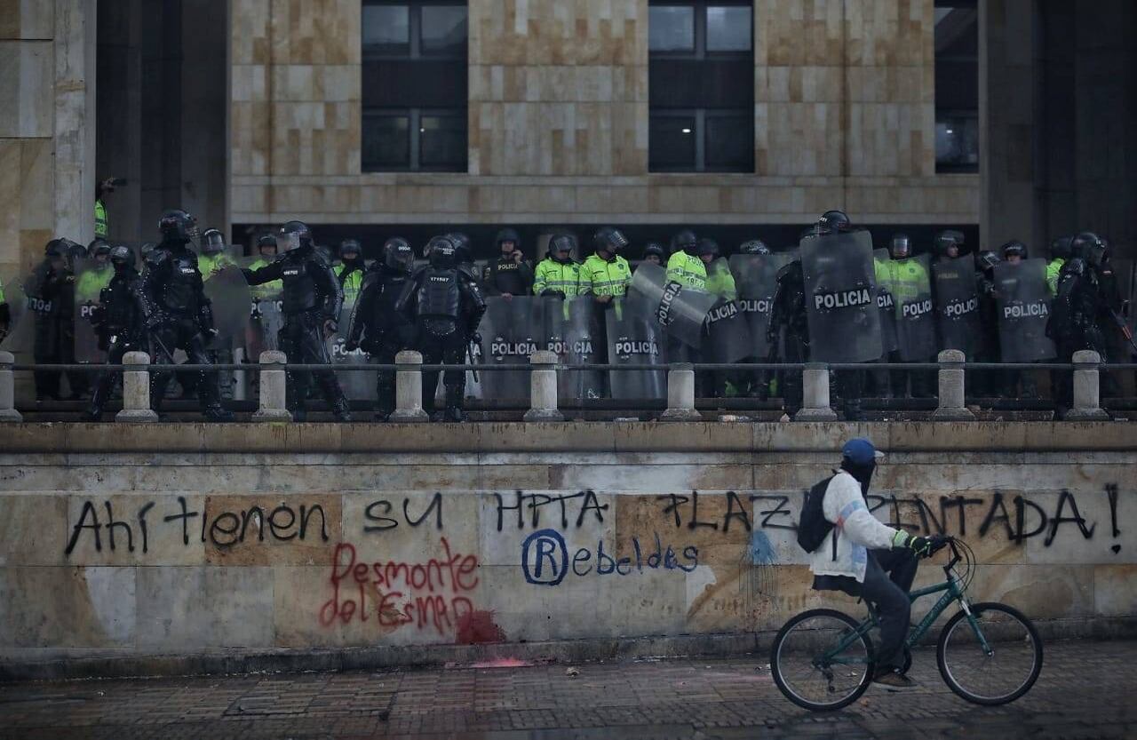 El presidente Iván Duque trinó sobre la jornada de protestas de este jueves y condenó a los violentos que atentaron contra los establecimientos en el centro de Bogotá. Foto: Esteban Vega La Rotta // SEMANA