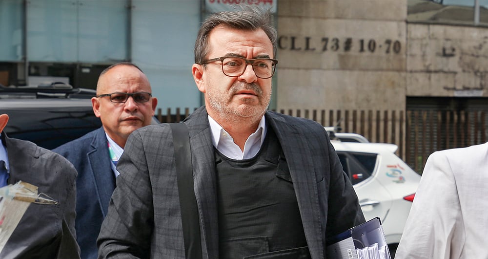 El principio de oportunidad firmado por Olmedo López con la Fiscalía lo compromete a contar todo sobre la corrupción. Son cerca de 45 salpicados, entre contratistas, funcionarios de la entidad, congresistas, enlaces en el Congreso, ministros y altos funcionarios del Gobierno Petro. 