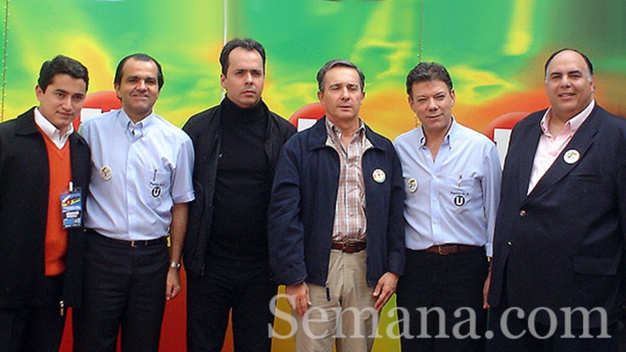 En la foto de izquierda a derecha: Germán Chica, Óscar Iván Zuluaga, J.J. Rendón, Álvaro Uribe, Juan Manuel Santos y José Fernando Bautista.