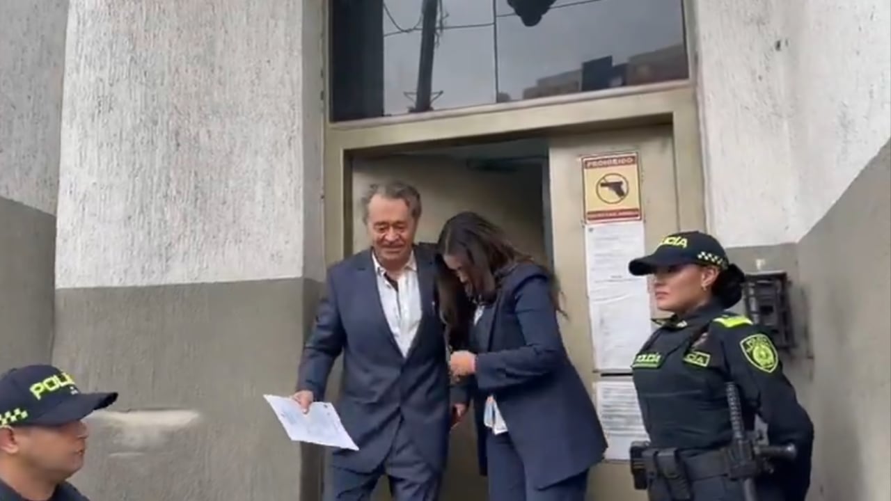 Este fue el momento en que Carlos Leheder salió de su detención.