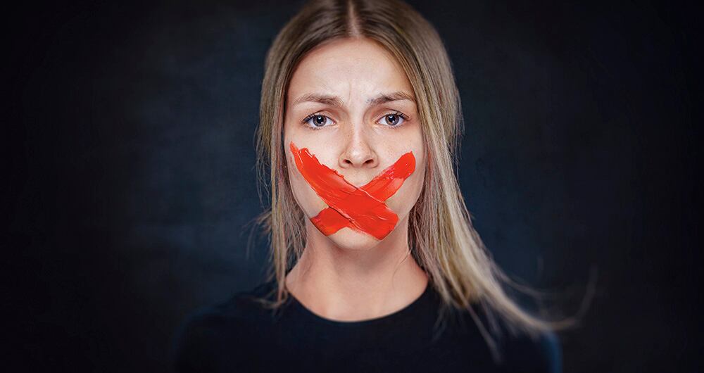 Mientras que en público son amigos de la causa, algunos políticos progresistas silencian a sus copartidarias e intentan controlarlas si las apoyaron para llegar a posiciones de poder.