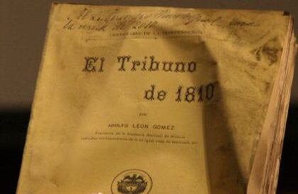 Un libro con este mote “El tribuno de 1810” por el doctor Adolfo León Gómez. Contiene documentos alusivos al prócer Joseph Acevedo. 