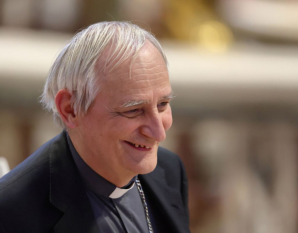 El cardenal Matteo Zuppi durante la Santa Misa del quinto día de los Novendiales en memoria del difunto Papa Francisco en la Basílica de San Pedro, presidida por el Cardenal Leonardo Sandri, Vicedecano del Colegio Cardenalicio. Ciudad del Vaticano (Vaticano), 30 de abril de 2025