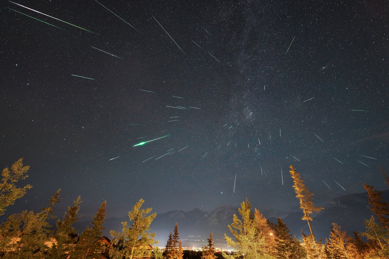 Los expertos explican que los tonos brillantes provienen de partículas cargadas de minerales como sodio y calcio.